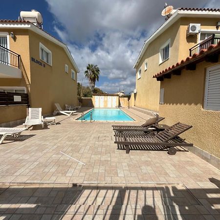 Apartment In Residential Complex With Pool Klorakas Exteriör bild