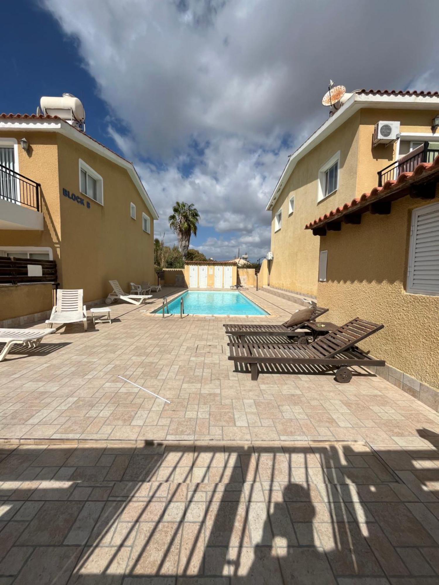 Apartment In Residential Complex With Pool Klorakas Exteriör bild